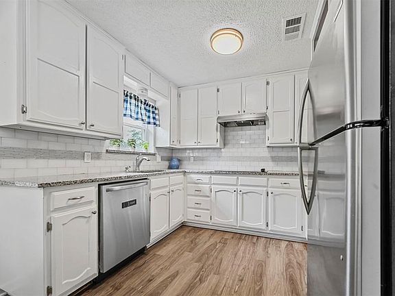 3rd image of 7536 Field Stone Dr
