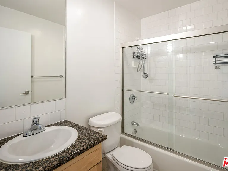 823 N Martel Ave #2 — Photo 14