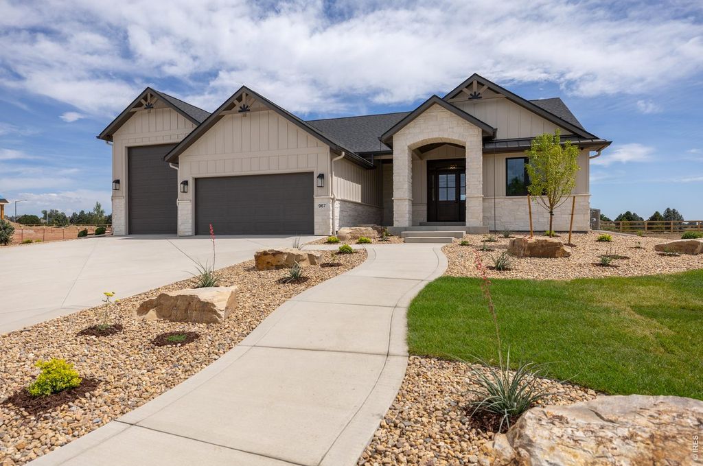 967 Warbling Dr