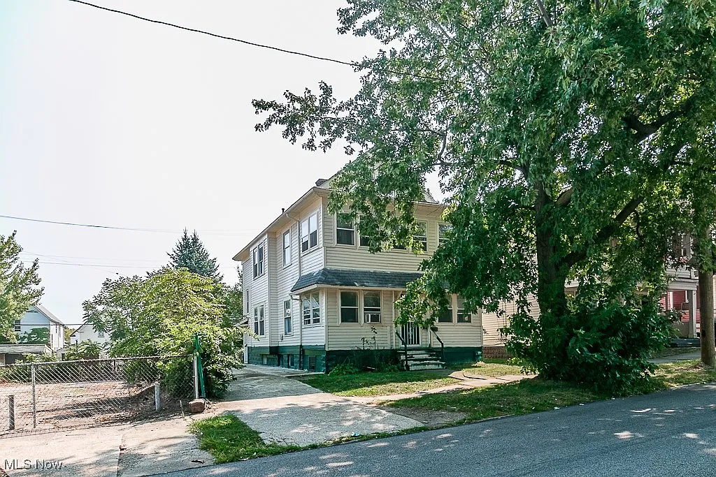 3041 W 106th St photo 1