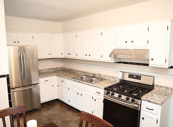5th image of 9015 Forest Ave