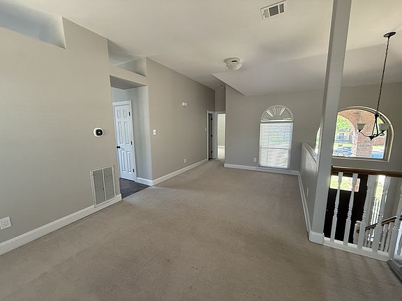 3rd image of 638 Saint Andrews Pl