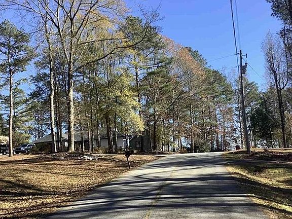 Exterior Neighborhood (street photo)