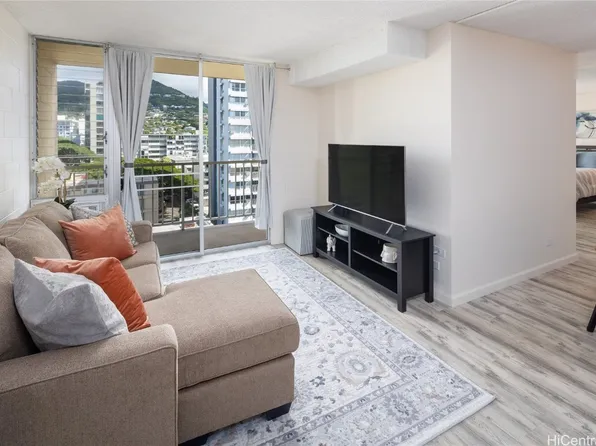 1415 Punahou St APT 902, Honolulu, HI 96822