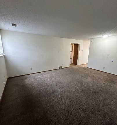 3rd image of 516 Cantebury Dr APT B