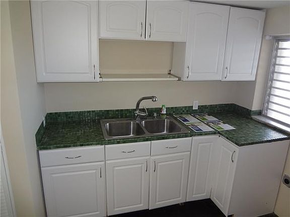 5th image of 1430 NE 170th St APT 323