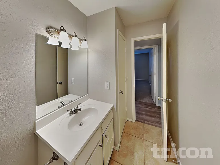 1555 Willowbrook St — Photo 13