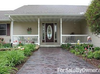 24-135 Hidden Ranch Dr, Lanark, IL 61046 | Zillow