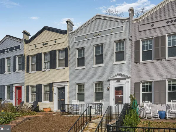 2019 37th St NW, Washington, DC 20007