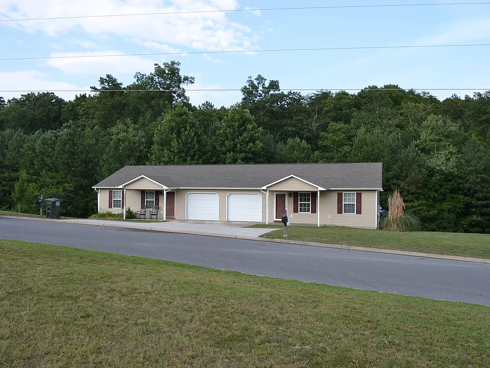 389 Pinewood Dr