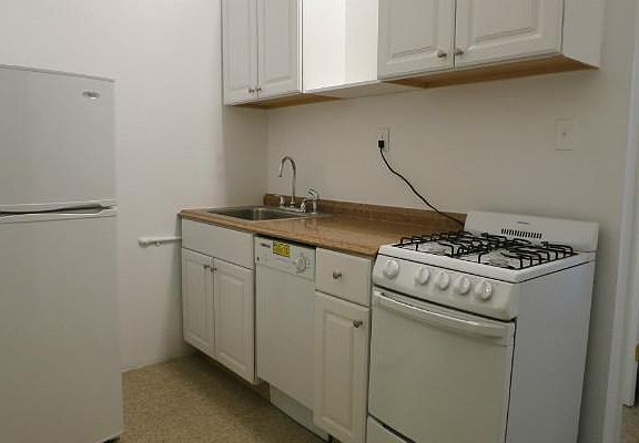 4th image of 641 10th Ave APT 2RS