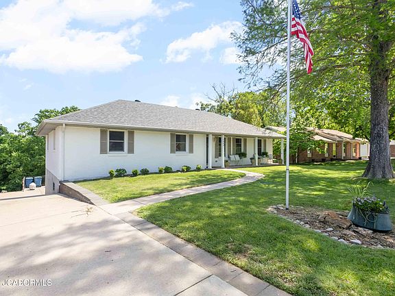 2nd image of 1443 Satinwood Dr