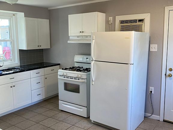 4th image of 216 S Donk Ave