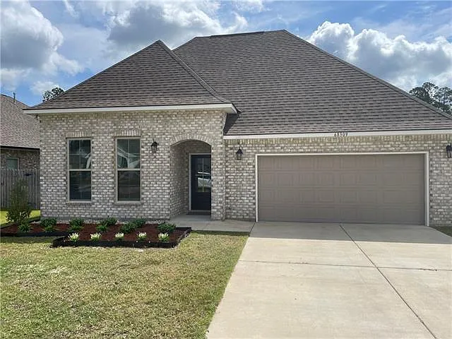 3 bed, 2.0 bath, 1930 sqft, $2,300 — Photo 2