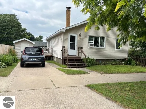 809 Wallace St, Cadillac, MI 49601