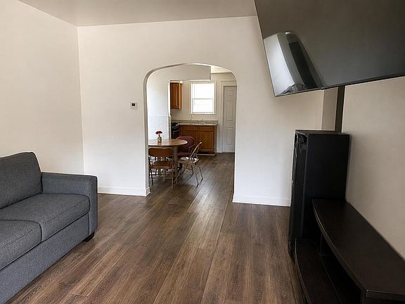 2nd image of 2337 Hansen AVENUE