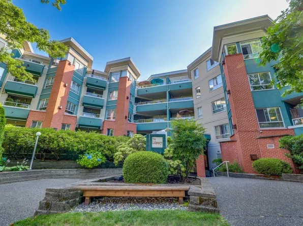 128 W 8th St #413, North Vancouver, BC V7M 3M1