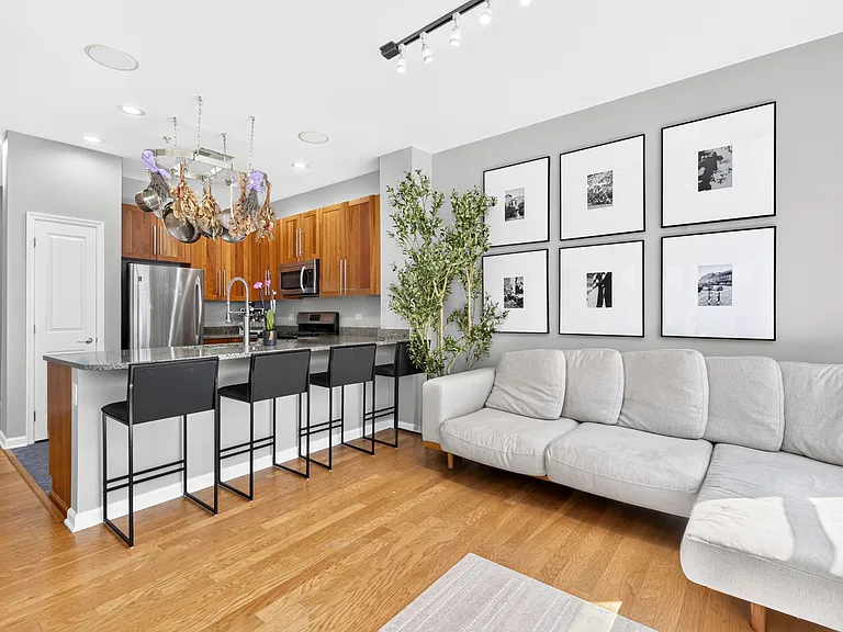 1200 Grand St #429 — Photo 4