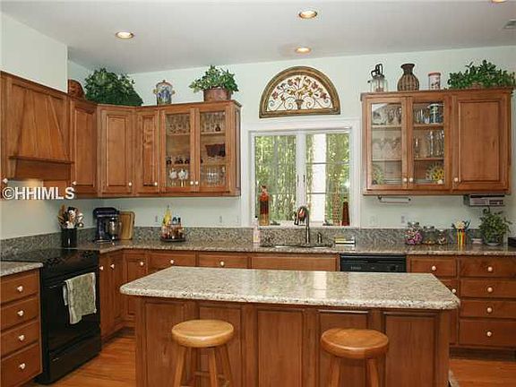 4th image of 6 Sweetwater Ln