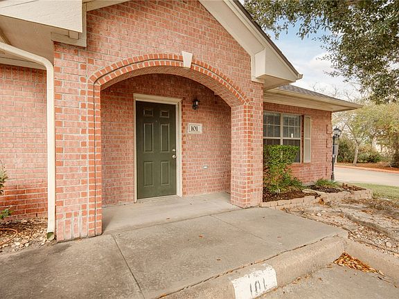 3rd image of 1702 Deacon Dr APT 101