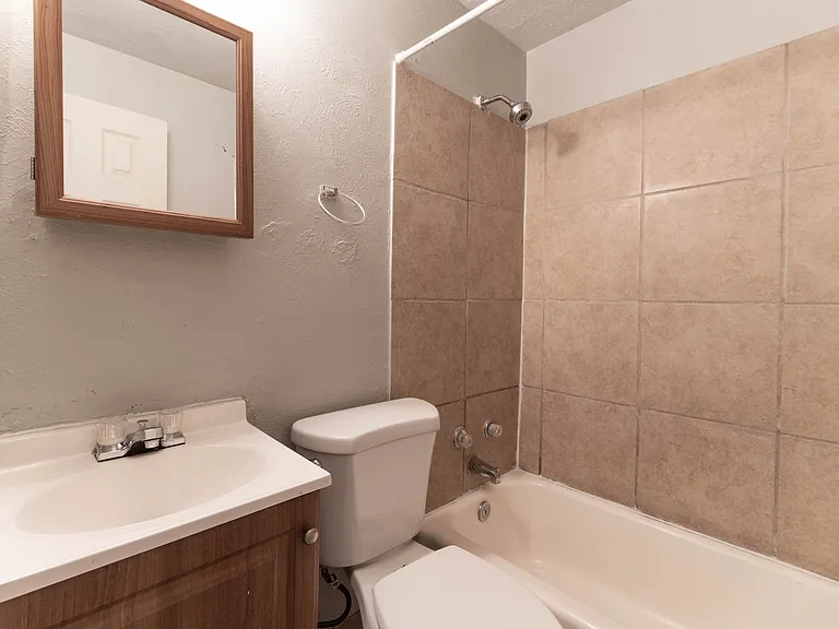 1109 Akron St — Photo 12