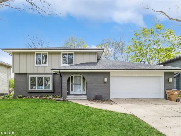1647 NW 97th St, Clive, IA 50325
