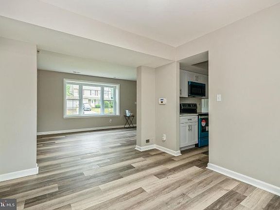5th image of 105 Ebbetts Dr