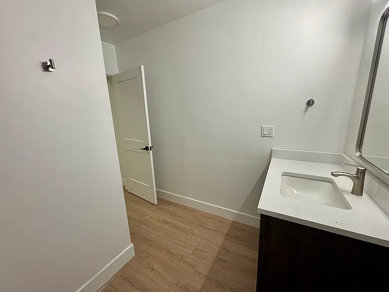 701 Clarendon Ave #B — Photo 12