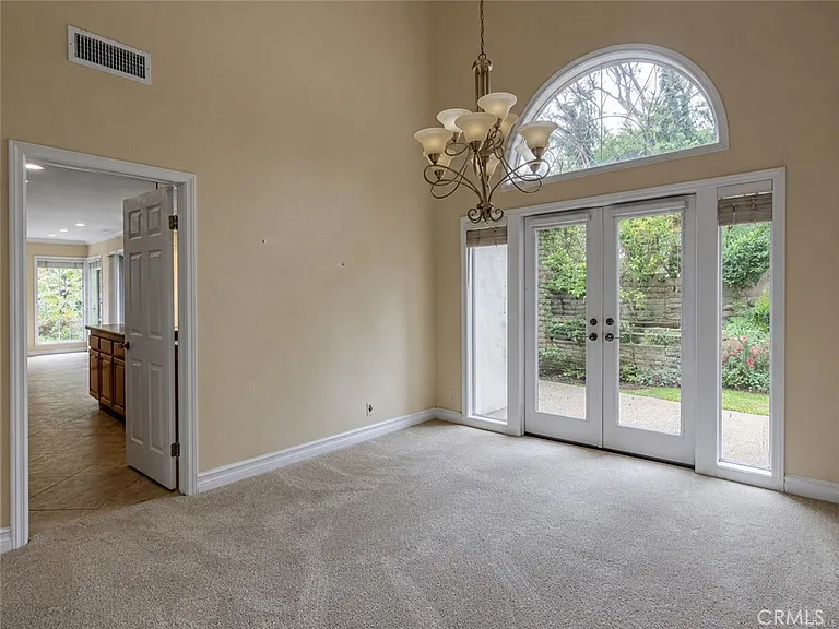 2811 N Roxbury St — Photo 4