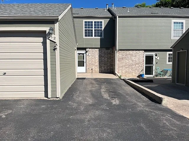 2 bed, 2.5 bath, 1312 sqft, $2,000 — Photo 2