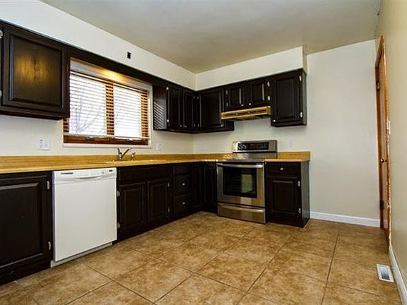 3rd image of 2112 Hazel Ave