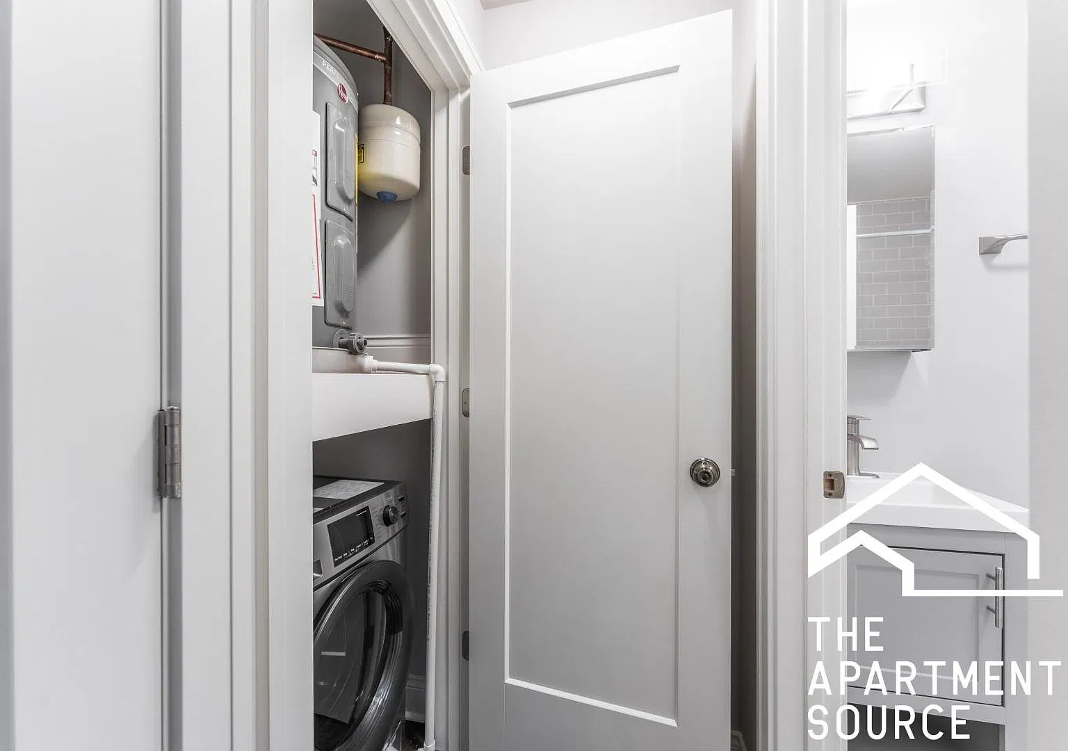Studio, 300 sqft, $1,620 — Photo 4