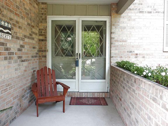 The Front Double Door Entry, makes it nice for moving furniture in & out.