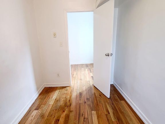 5th image of 1108 Forest Ave #2
