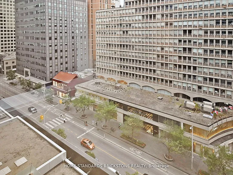 110 Bloor St W #1009 — Photo 37