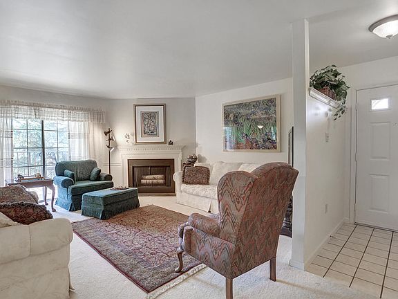 2nd image of 102 Oak Knoll Cir