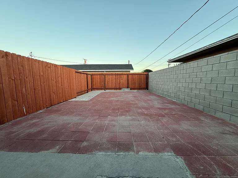 2735 Leafdale Ave — Photo 9