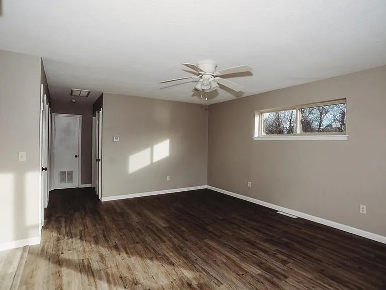 494 N Main St #B — Photo 3