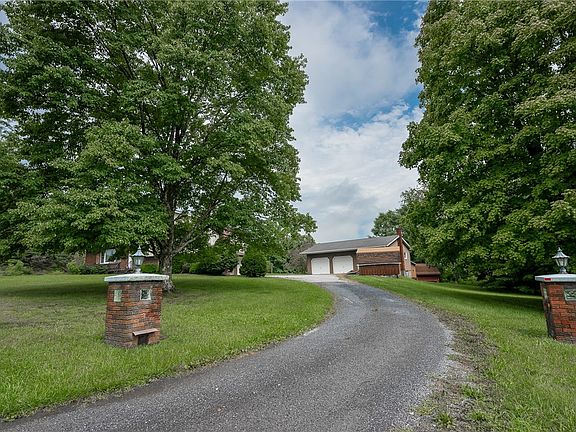 2nd image of 121 Pearl Dr