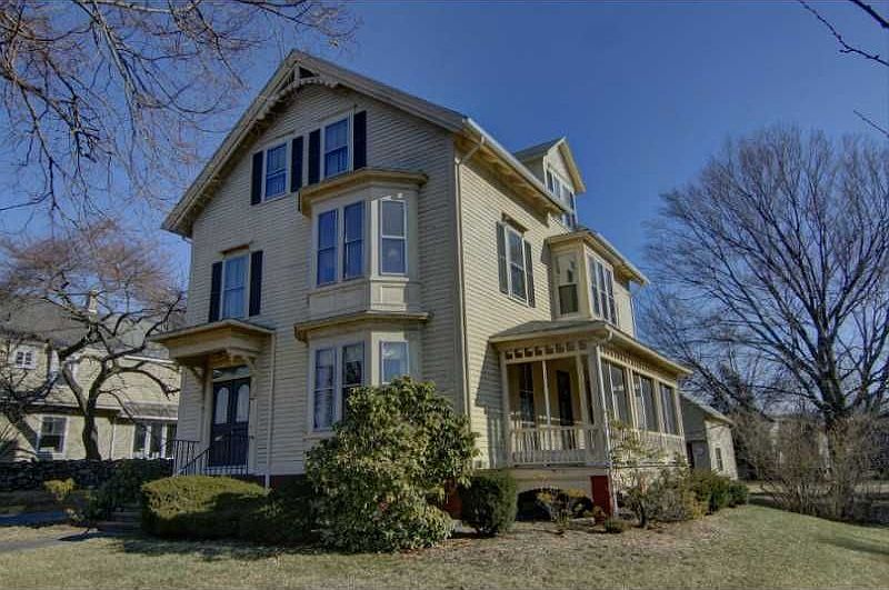 2nd image of 252 Pleasant St