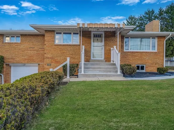 1746 Clairton Rd, West Mifflin, PA 15122