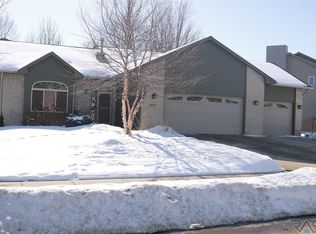 6833 W Westminster Dr, Sioux Falls, SD 57106
