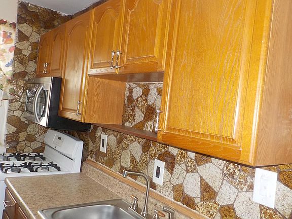 4th image of 245-54 77th Crescent #2nd fl