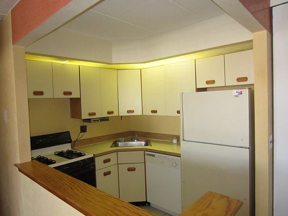 5th image of 6531 52nd Ave APT 1E