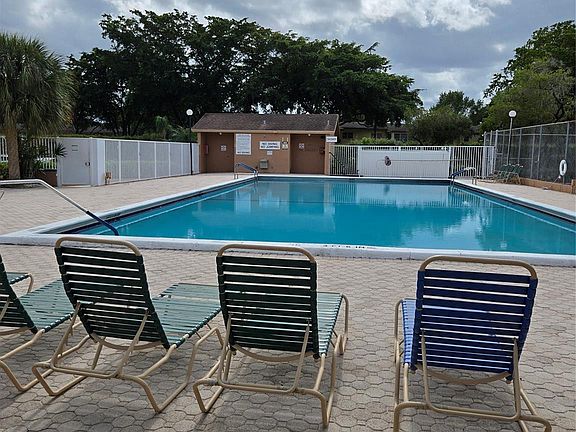 5th image of 370 NW 76th Avenue #204