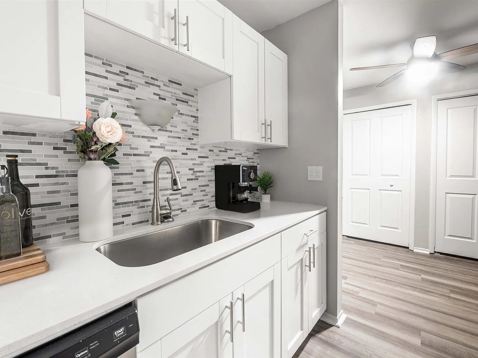 Town & Country Apartments - Wixom, MI — Photo 1