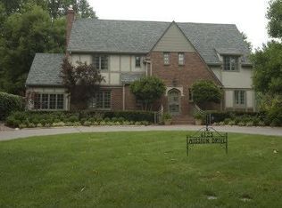 6125 Mission Dr, Mission Hills, KS 66208