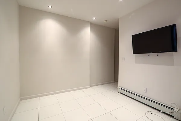 Rented by REZI | media 8