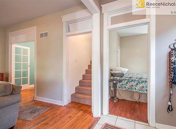High ceilings and original hardwood floors