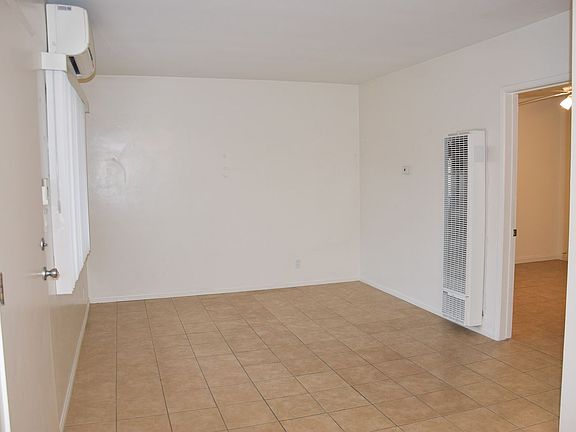 2nd image of 1129-1143 W Palmyra Pl #B